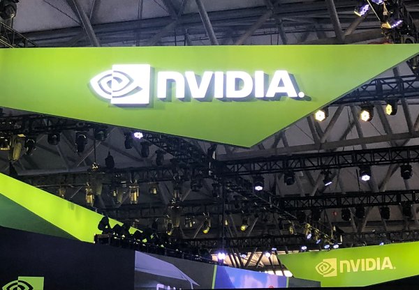 正规配资炒股平台 软银、桥水等纷纷出手减持！英伟达14个交易日市值蒸发4.4万亿元